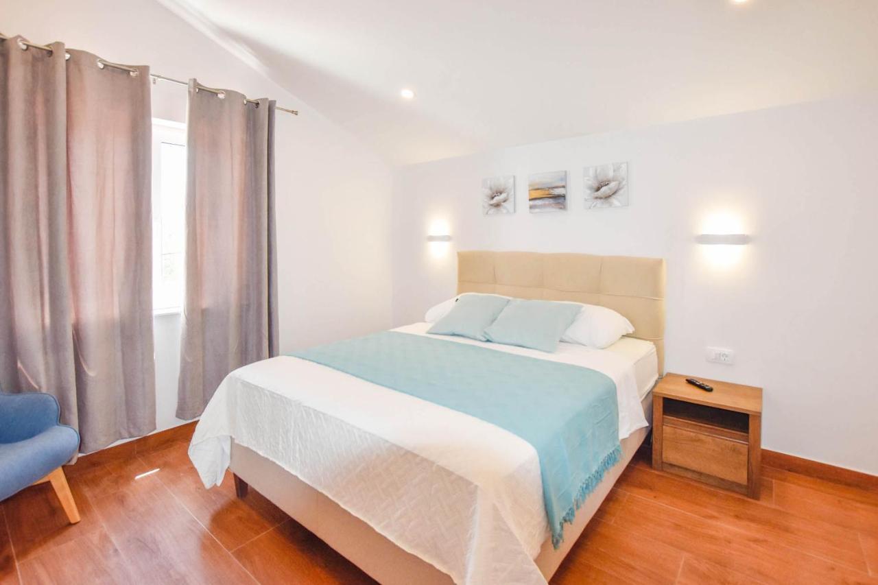 Apartment L And S On The Beach Ugrinici Экстерьер фото