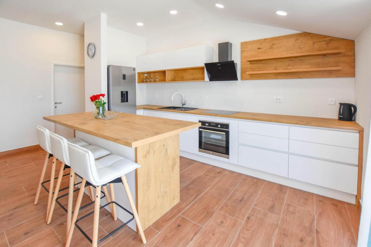 Apartment L And S On The Beach Ugrinici Экстерьер фото