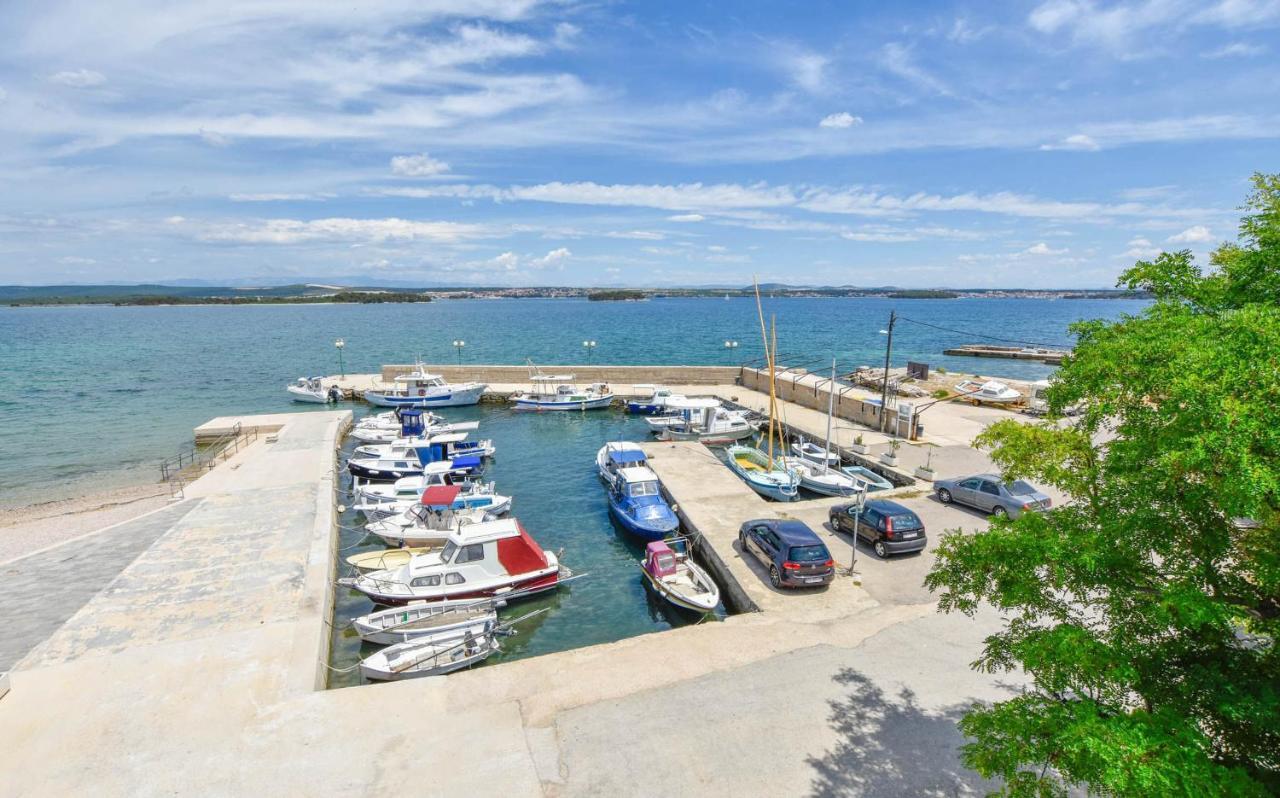 Apartment L And S On The Beach Ugrinici Экстерьер фото