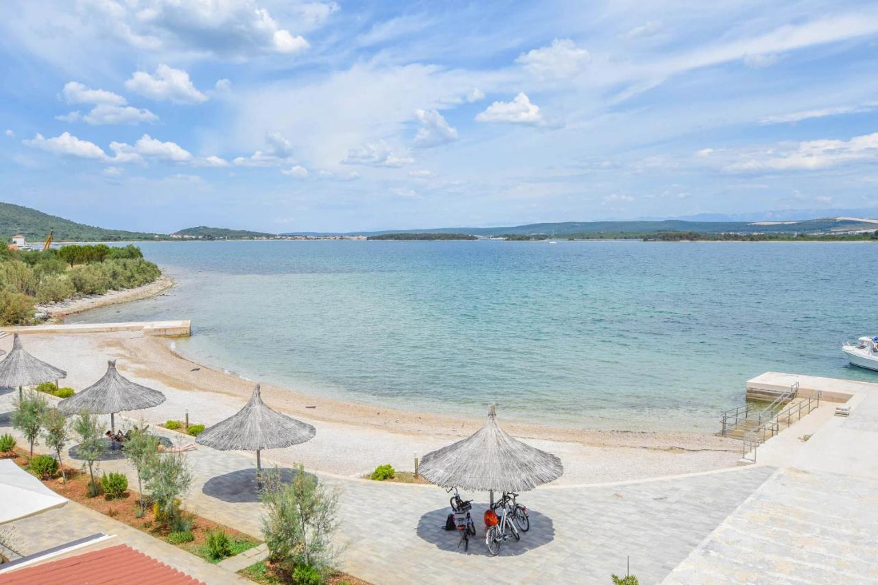 Apartment L And S On The Beach Ugrinici Экстерьер фото