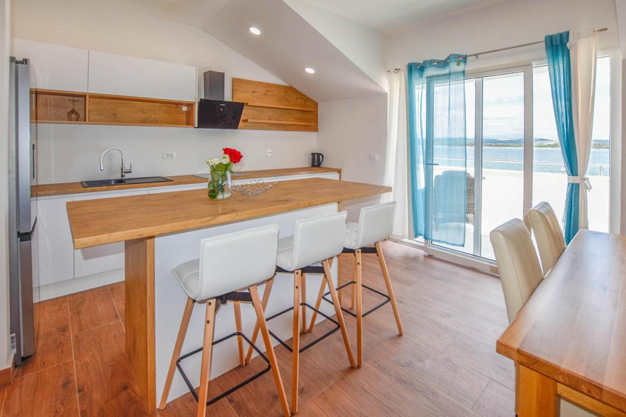 Apartment L And S On The Beach Ugrinici Экстерьер фото