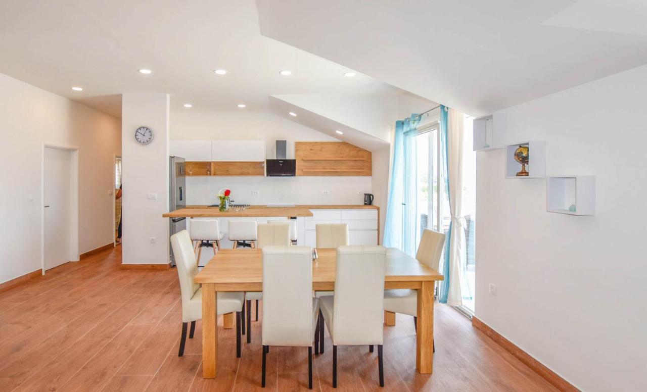 Apartment L And S On The Beach Ugrinici Экстерьер фото